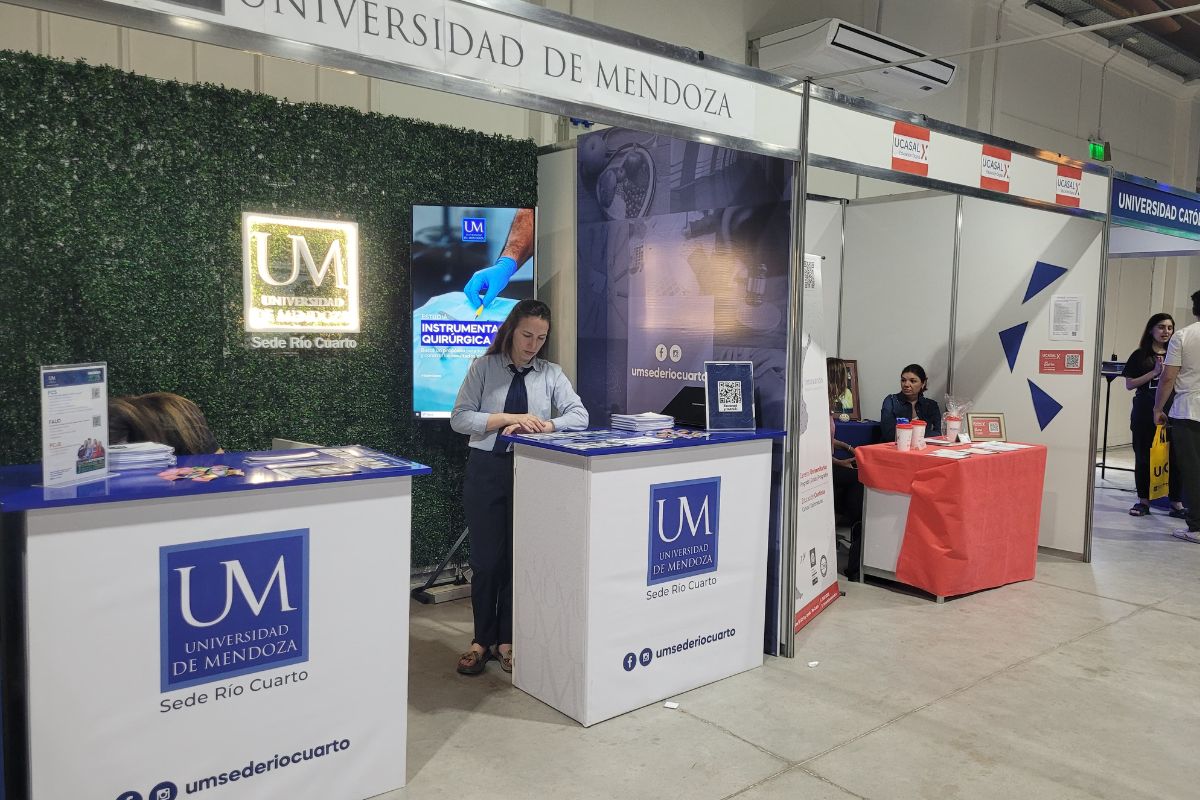 Centenares de alumnos buscan su futuro en la primera Feria Incentiva 2024 - imagen 5